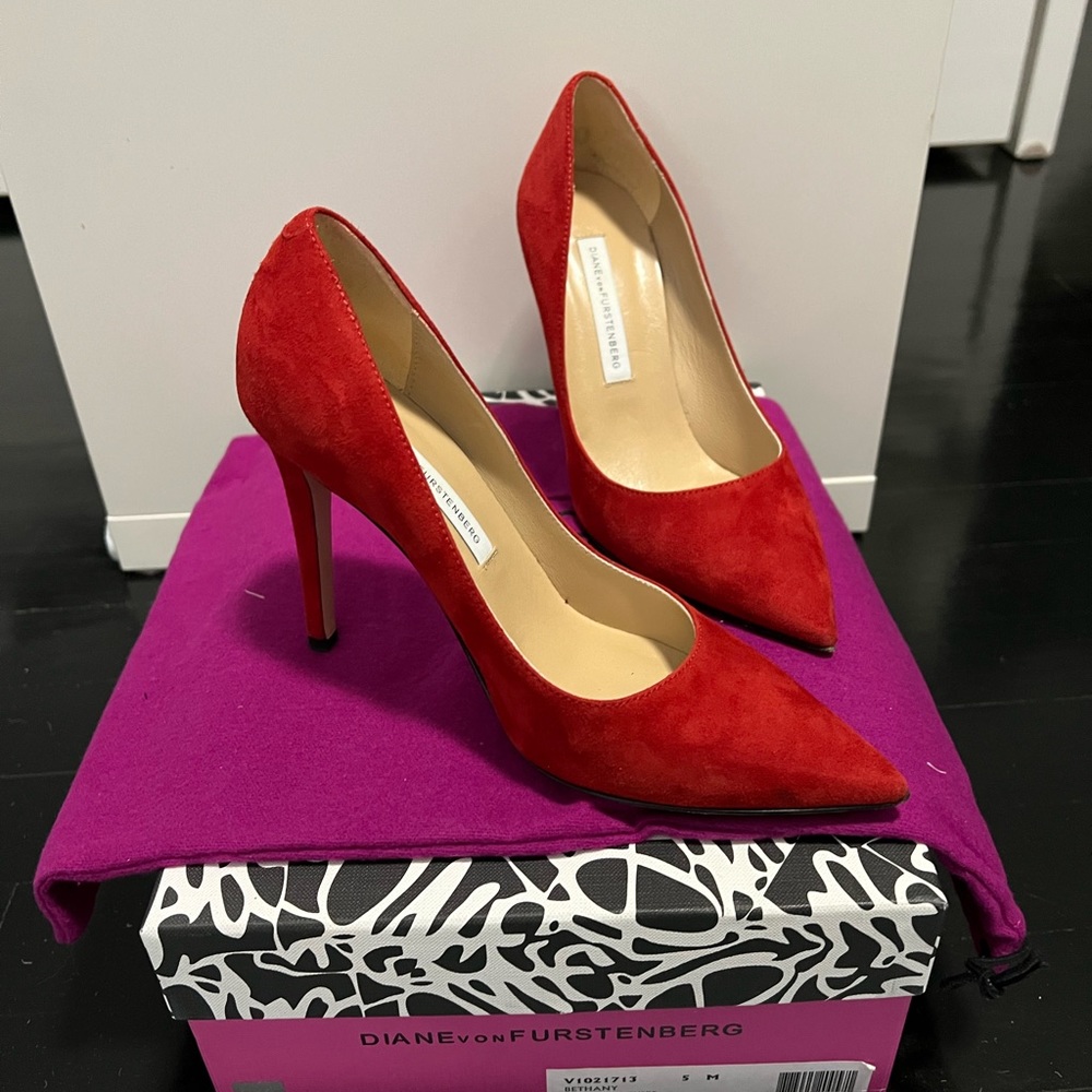 Diane Von Furstenberg Bethany vibrant red Suede Heels  - Sz 5 - great condition